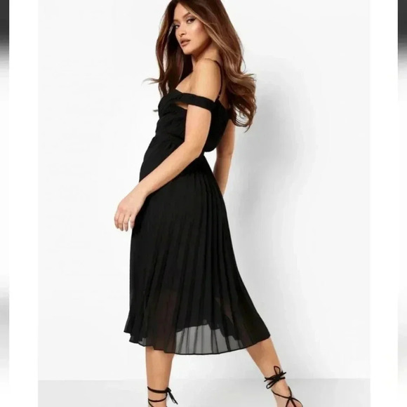 Pleated Cold Shoulder Midi Dress BooHoo- Black (sz 6) - NWT - Picture 2 of 8